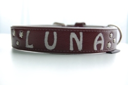 Lederhalsband mit Name und Krönchen