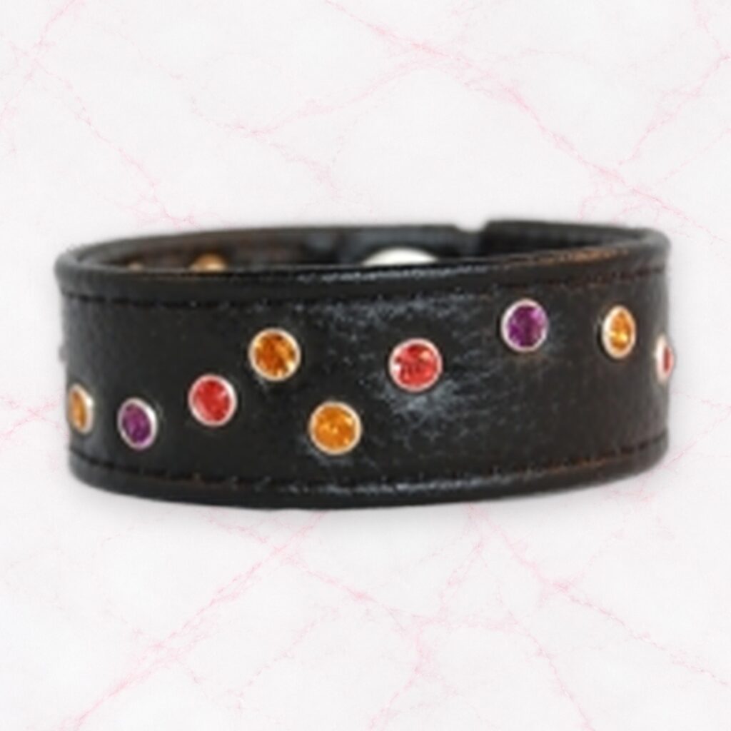 Lederarmaband mit Swarovski-Steinen