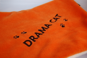 Katzen - Kuscheldecke mit Bestickung